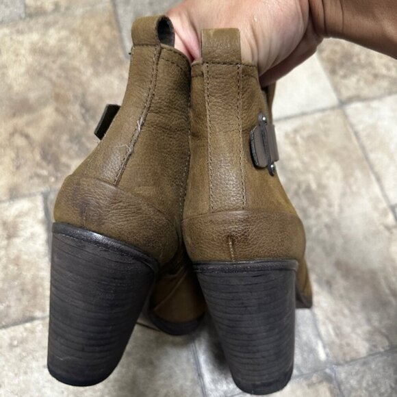 Vince  Camuto Hayes Leather bootie sz 8.5 - Picture 6 of 8